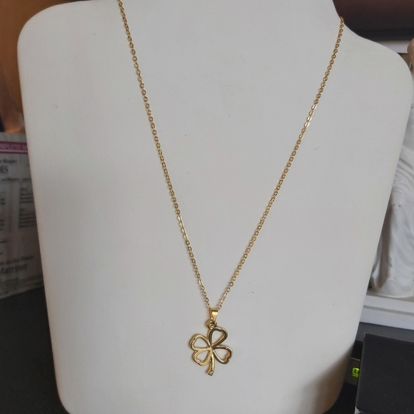 2 for 20$: Flower Pattern Necklace - Picture 2 of 3